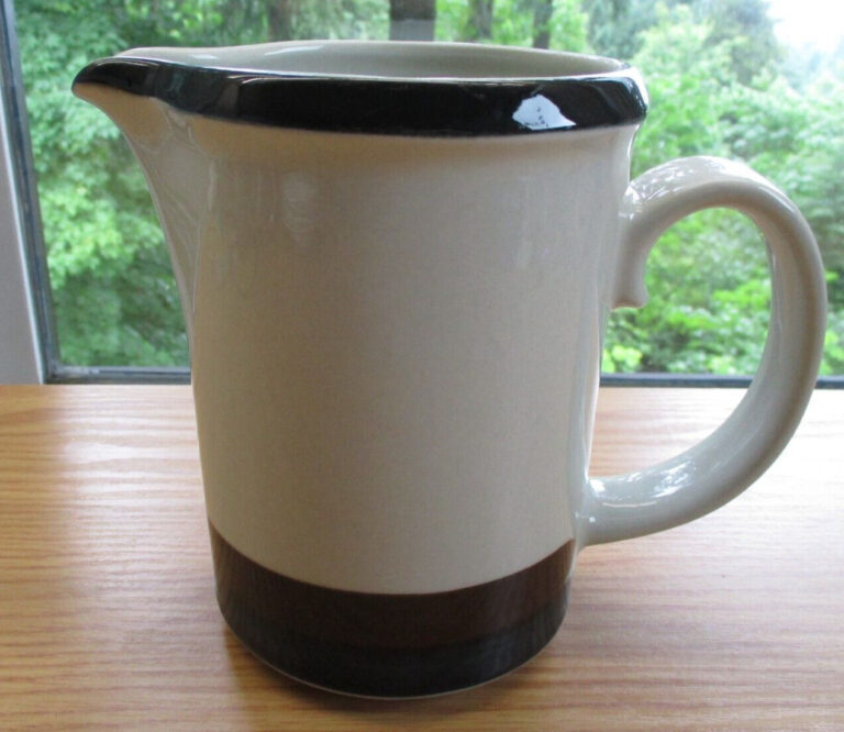 Read more about the article Arabia Finland Vtg Kaira Water Pitcher 6 1/2″ Blue Brown Stripe Ruija Stoneware