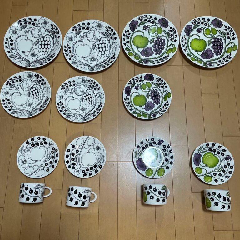 Read more about the article ARABIA Large plate x 4 Medium plate x 3 Cup and saucer x 4