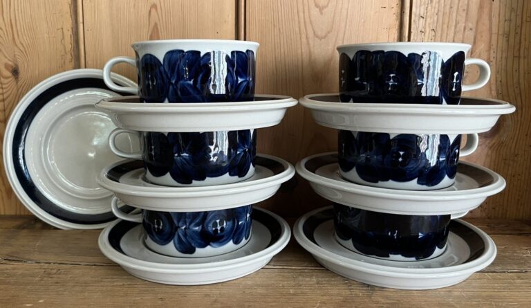 Read more about the article 6 Sets Arabia Finland Anemone Cobalt Blue Ulla Procopé 6 Flat Cup and 7 Saucers