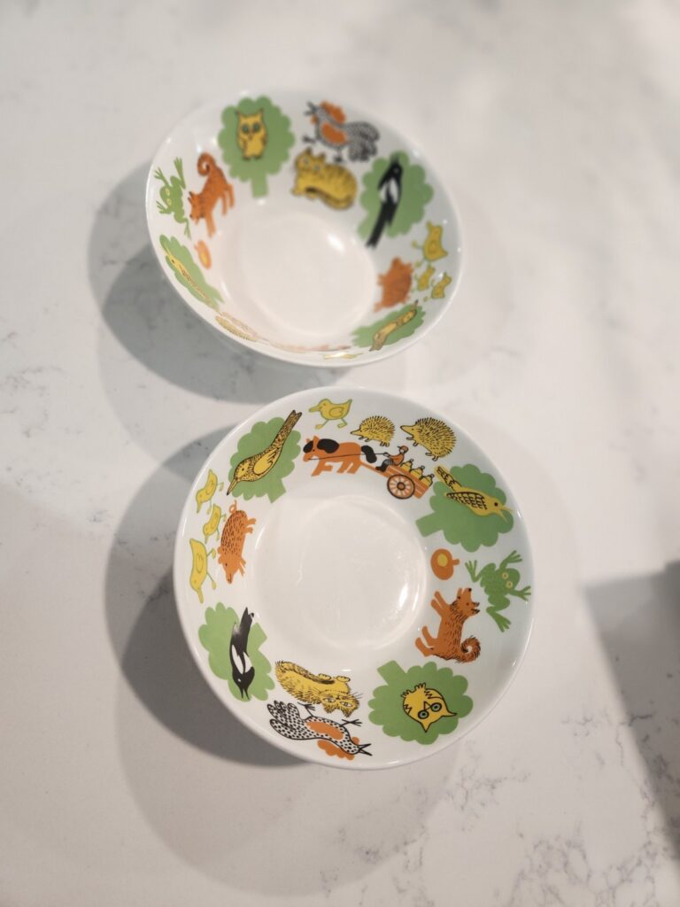 Read more about the article RARE ARABIA FINLAND “HEPPA”  DESIGN  2 Bowls-“ANIMALS ON PARADE”