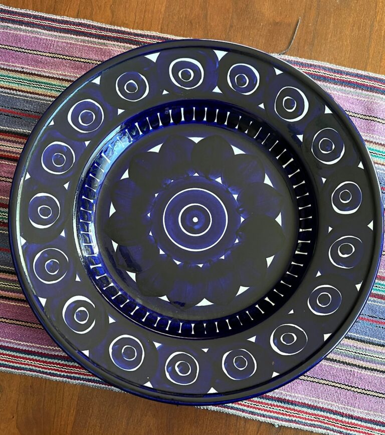Read more about the article Arabia of Finland Cobalt Valencia 14” Deep Serving Platter Plate—FREE SHIPPING