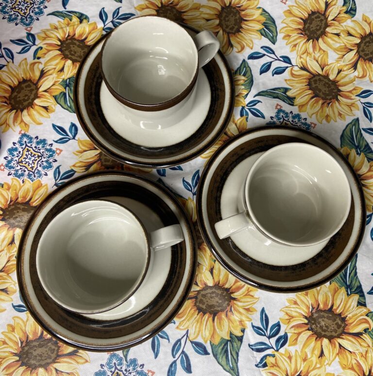 Read more about the article Arabia Finland Karelia Cup and Saucer Mug (Set Of 3) Hand Painted