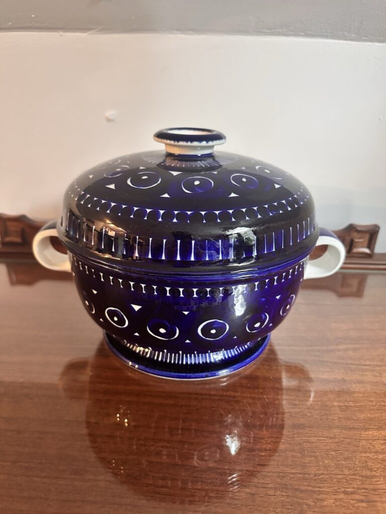 Read more about the article CHARITY Arabia of Finland Blue Valencia Covered Tureen w/ Handles Ceramic