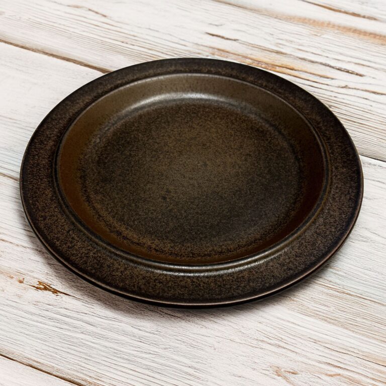 Read more about the article Vintage Arabia of Finland Ruska Ceramic Dinner Plate