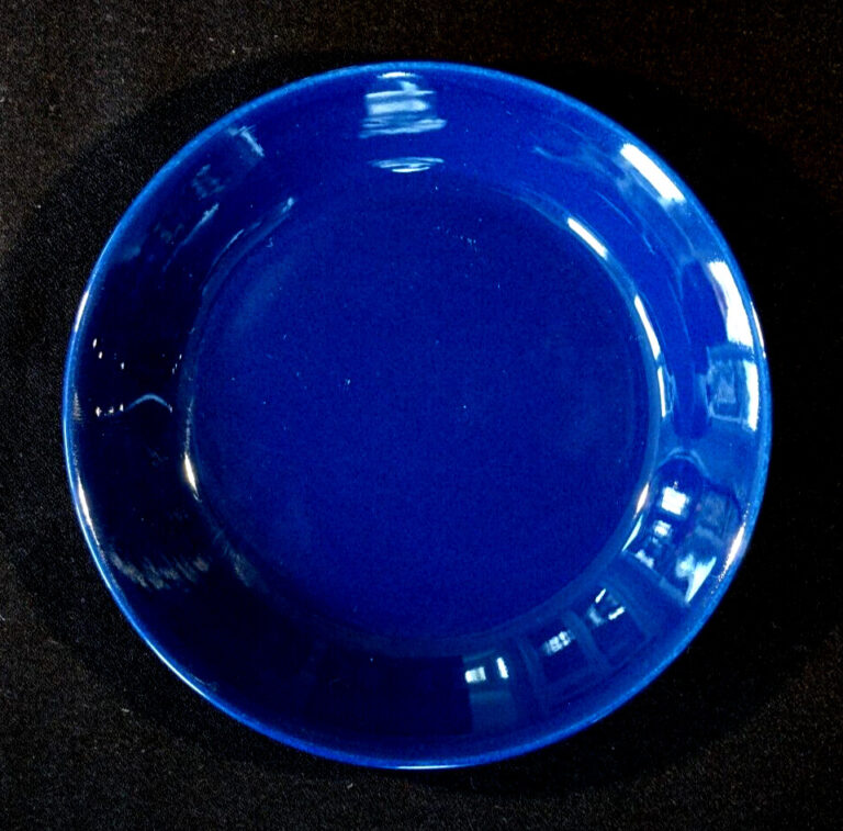 Read more about the article Beautiful Arabia Kilta Plate  Blue