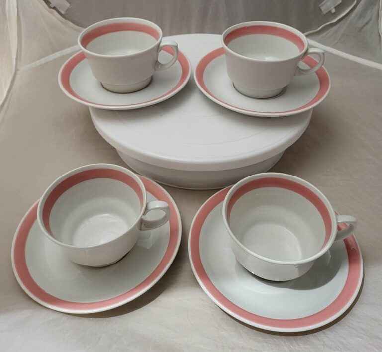 Read more about the article Set of 4- Vtg Arabia Finland Pink and White Striped Cup and Saucer