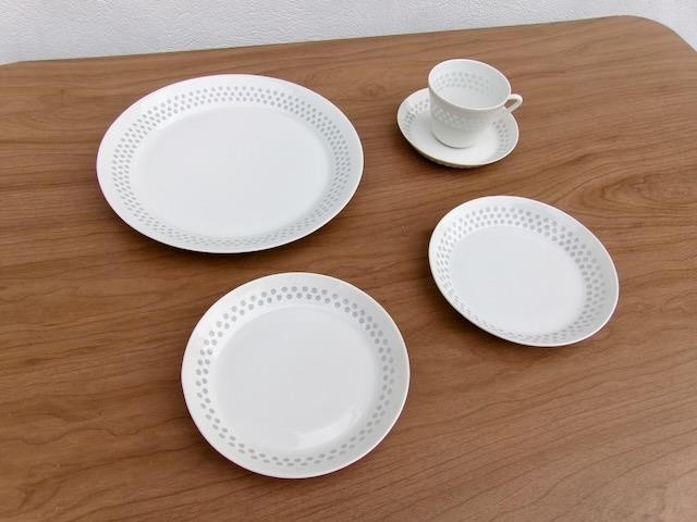 Read more about the article ARABIA FINLAND ( 5 PIECE LOT ) TRANSLUCENT RICE DOTS FRIEDL HOLZER UNUSED