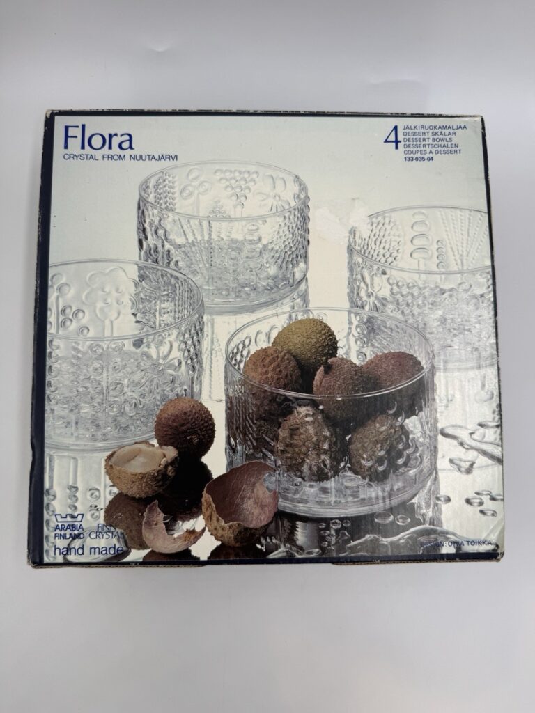 Read more about the article Arabia Finland Flora Crystal 4” Dessert Bowls NOS Boxed from Nuutajarvi Vintage