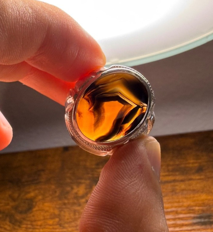 Read more about the article Handmade silver ring crowned with a natural yamani agate خاتم فضة دبل عقيق طبيعي