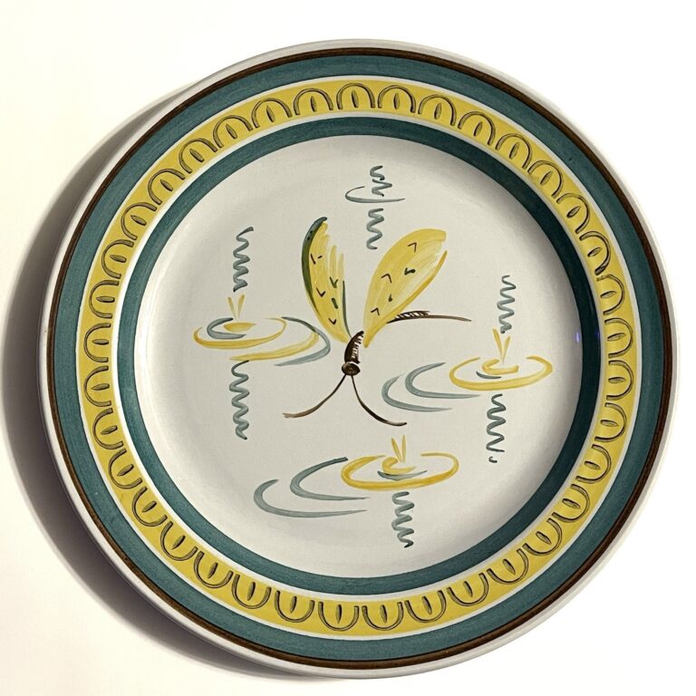 Read more about the article Arabia of Finland Creatures ARA74 Dragonfly Plate 9 ⅜” Crown Band Luncheon RARE