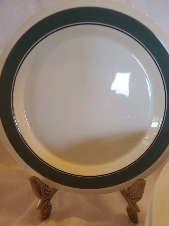 Read more about the article Lot of 18 ARABIA KIRSIKKA BREAD/DESSERT PLATES