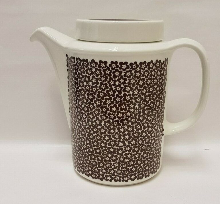 Read more about the article Inkeri Leivo Brown Faenza Tea Coffee Pot Kettle Arabia Finland 1970 Vintage