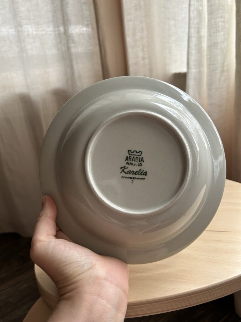 Read more about the article Arabia Finland Karelia Rimmed Soup Bowl 8”