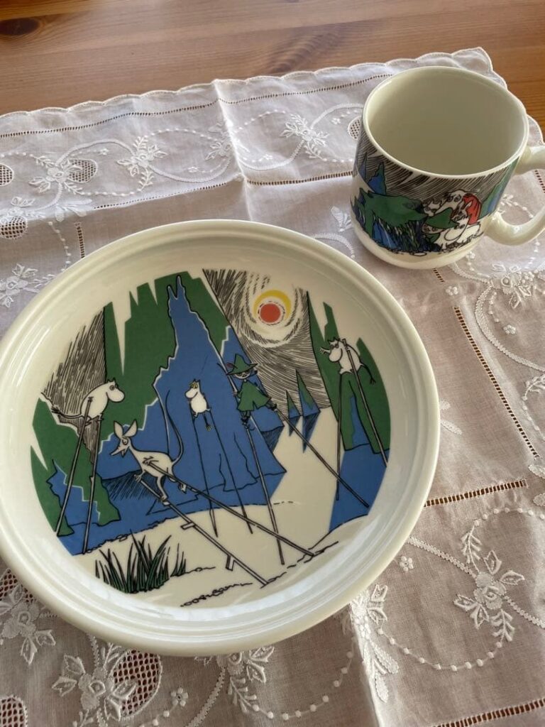 Read more about the article Arabia Moomin Children Plate Mug Cup Valley Comet 2001-2003 Discontinued Used