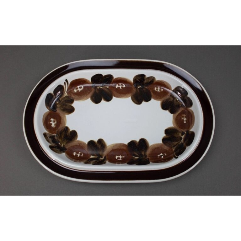 Read more about the article Arabia Finland Ulla Procope Anemone Rosmarin Brown Oval Serving Platter 13 1/8″