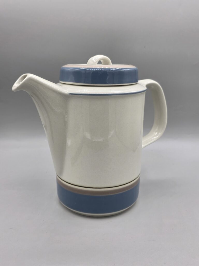 Read more about the article Arabia Uhtua Coffee Pot Coffee Jug With Lid #48 Made In Finland