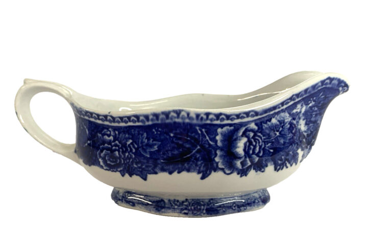 Read more about the article Arabia of Finland Small Gravy Sauce Boat Landscape Blue 6.5 in Disc No flaws Vtg