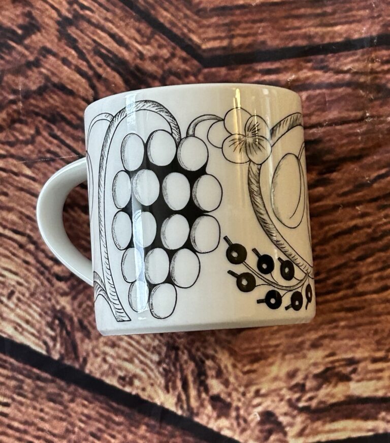 Read more about the article Arabia Paratiisi Mug