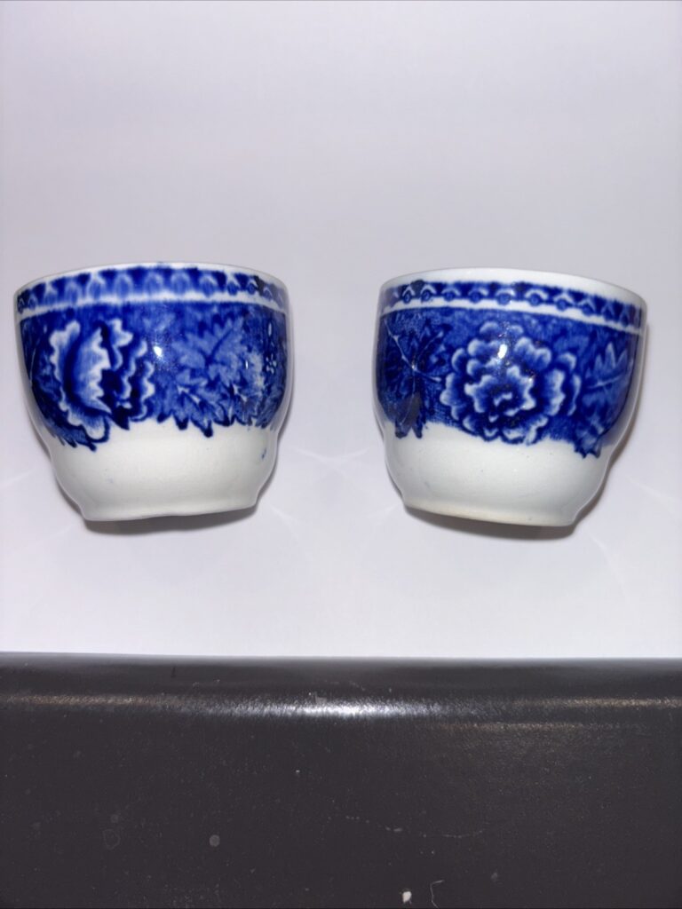 Read more about the article Pair Flow Blue Arabia Finland Maisema / Landscape Porcelain Egg Cups Mid Century