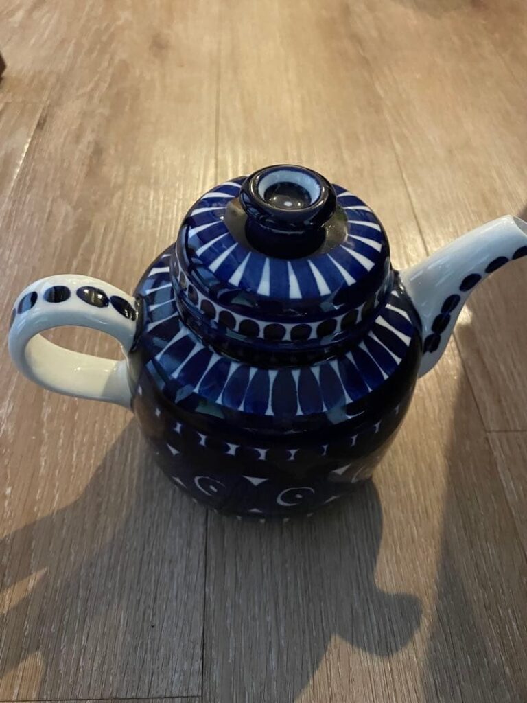 Read more about the article Price reduction!! ️Arabia Valencia Pot