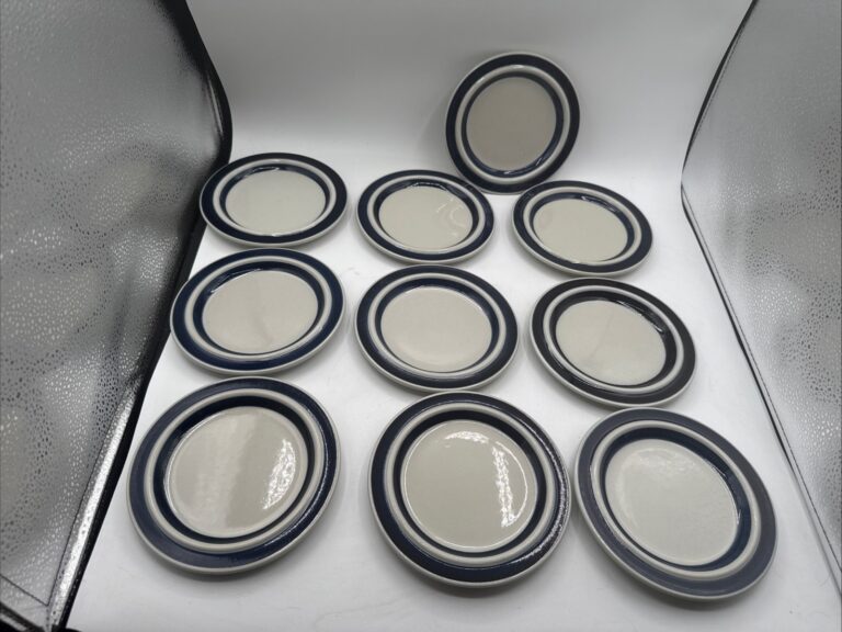 Read more about the article (10) ARABIA FINLAND ULLA PROCOPE BLUE ANEMONE 6-1/4″ BREAD PLATES  FREE SHIPPING