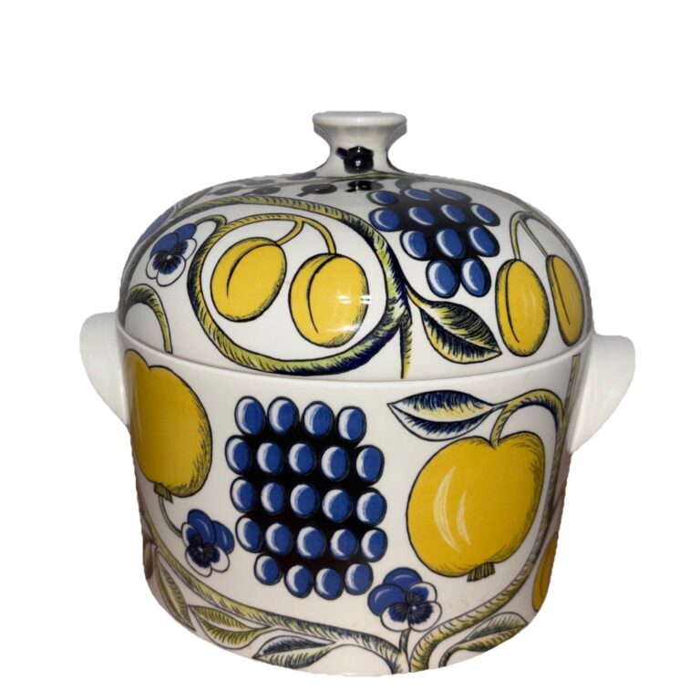 Read more about the article Arabia Finland Paratiisi 2.8 L Bowl with Lid by Birger Kaipiainen Vintage 1971