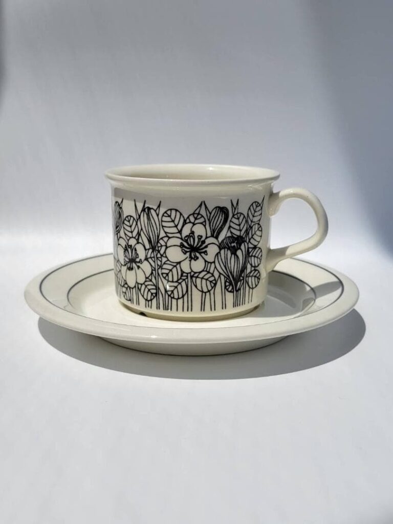Read more about the article Arabia Krokus Monotone Cup and Saucer ARABIA Krokus