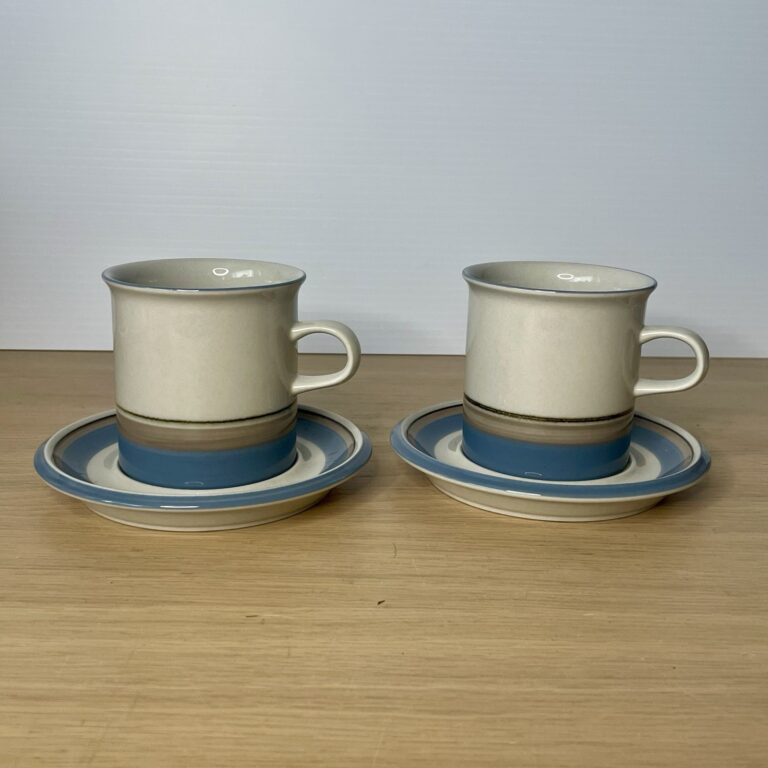 Read more about the article Arabia Finland Uhtua Blue Stripe Vintage Mugs and Saucers 2 Sets