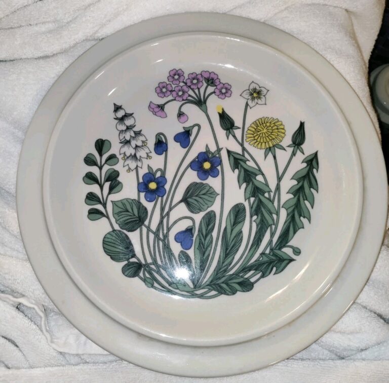 Read more about the article ARABIA FINLAND FLORA Vintage Arabia  13 3/8″ Round Serving Platter