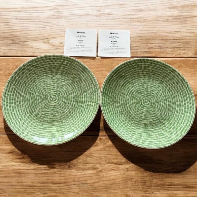 Read more about the article Excellent condition Arabia 24h plates  7.9in  set of 2  green  used With Box