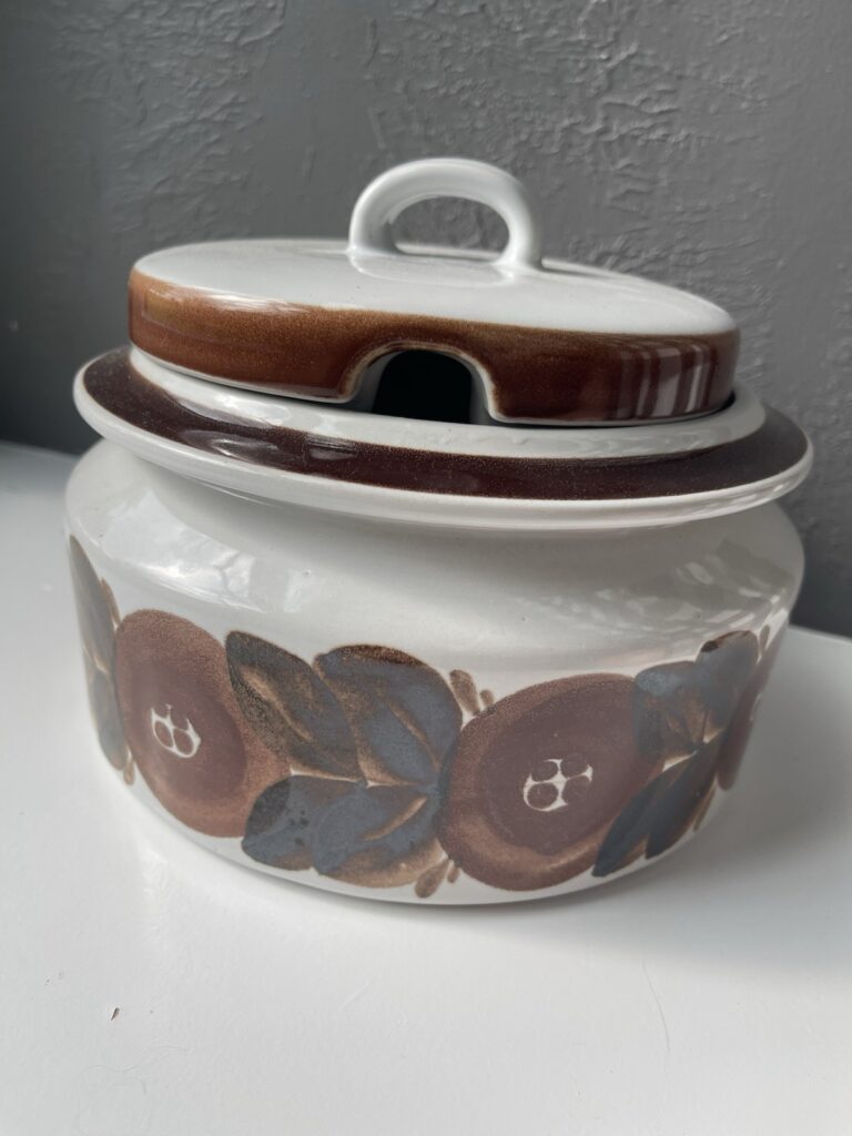 Read more about the article Arabia Finland Signed Ulla Procope Anemone Soup Tureen Rosmarin Brown with Lid