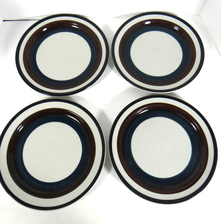 Read more about the article Arabia of Finland Kaira Dinner Plates Set of 4 Utensil Marks