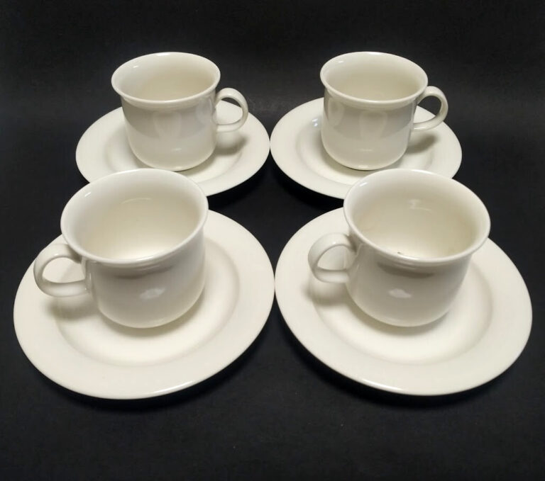 Read more about the article Arabia Finland Arctica White Set 4 Cups 4 Saucers