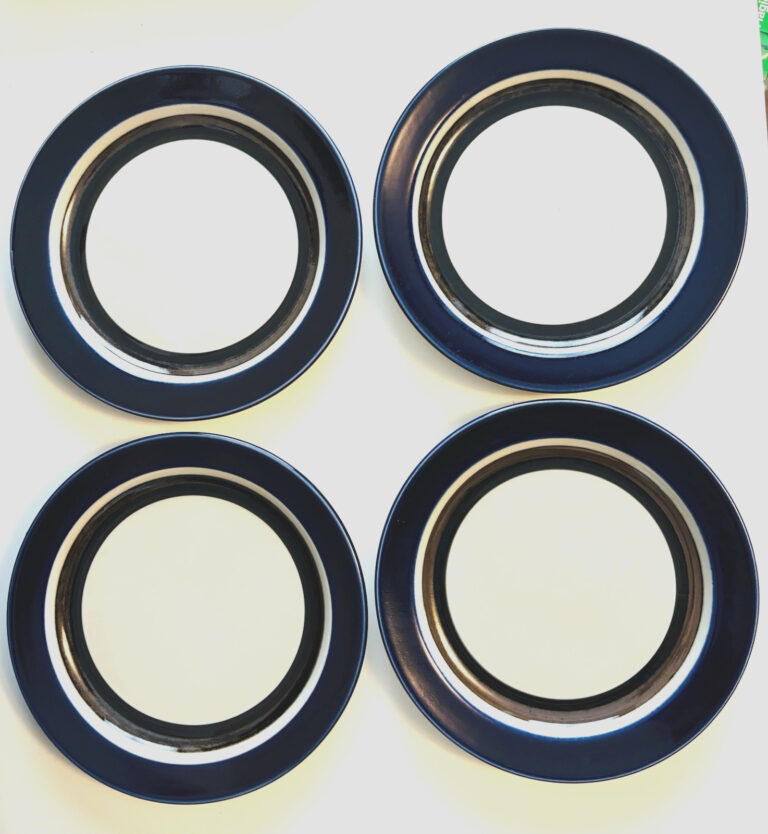 Read more about the article Arabia of Finland Set of 4 SAARA 7-7/8″ Salad Plates Brown Blue Cream No chips