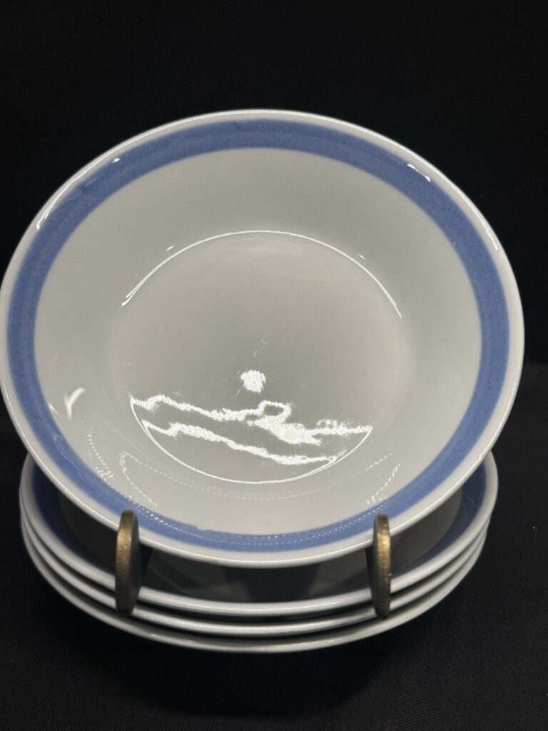 Read more about the article Arabia Suomi 5″ berry bowls dessert snack round white w blue stripe set of 4