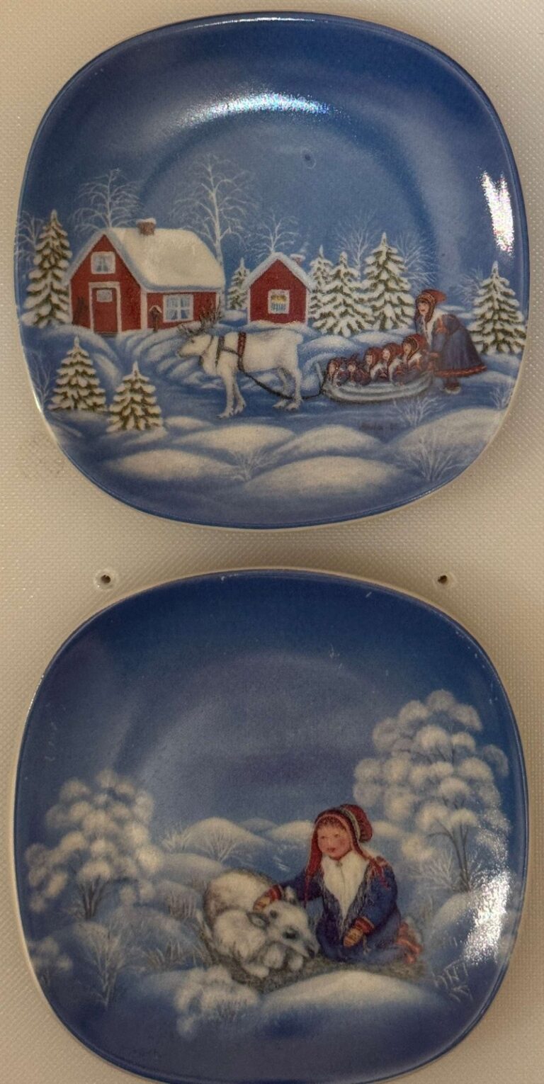 Read more about the article 1980’s Arabia Maarit Wall Plate Design Anita Rantanen-Siemers Finland Set of 2