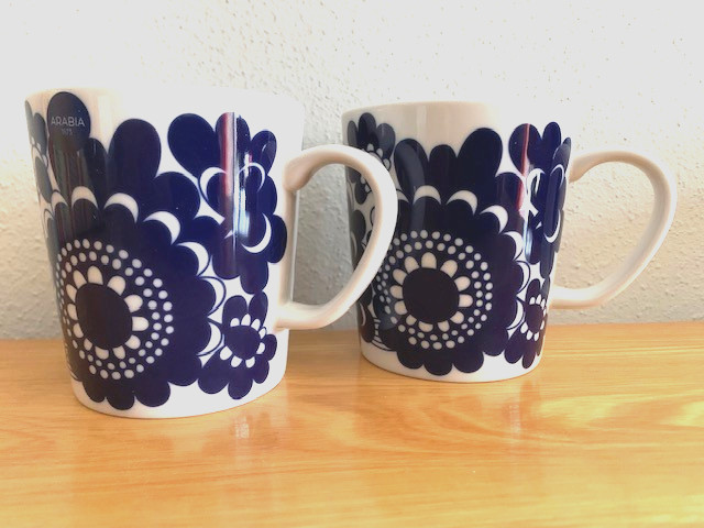 Read more about the article Esteri Mugs – Two – Arabia Finland 1973 Design with Boxes – 100 Years #2