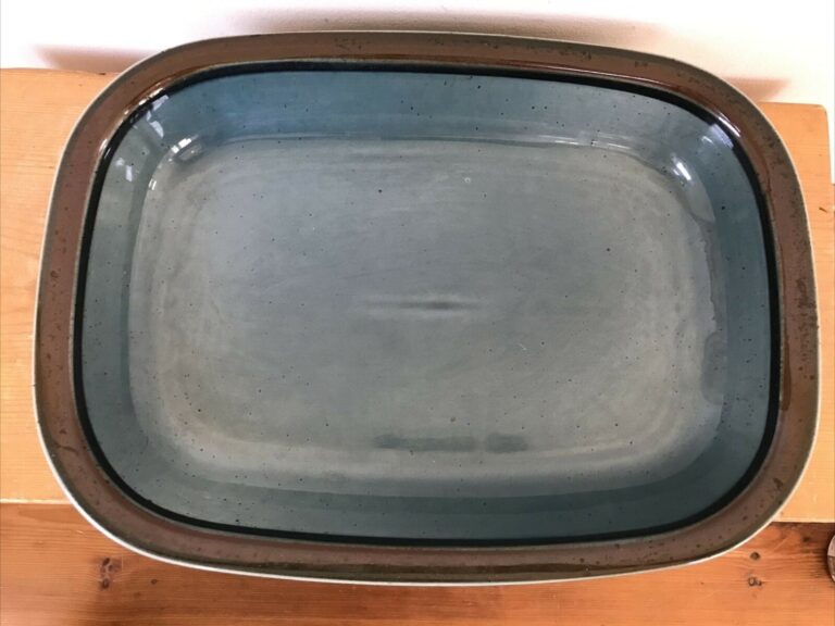 Read more about the article Vintage Arabia Finland Meri Blue Brown Glazed Pot Casserole Serving Dish 14″