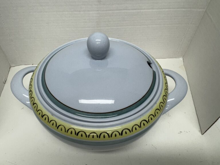 Read more about the article Arabia Finland Crown Band Covered Tureen and Lid 7″