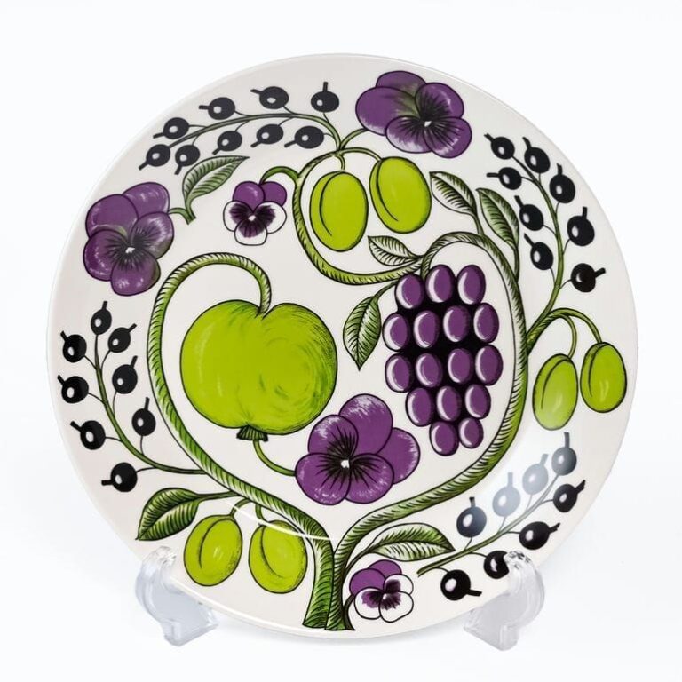 Read more about the article New Arabia ARABIA Plate 26cm Paratiisi Purple 1005604 Western tableware