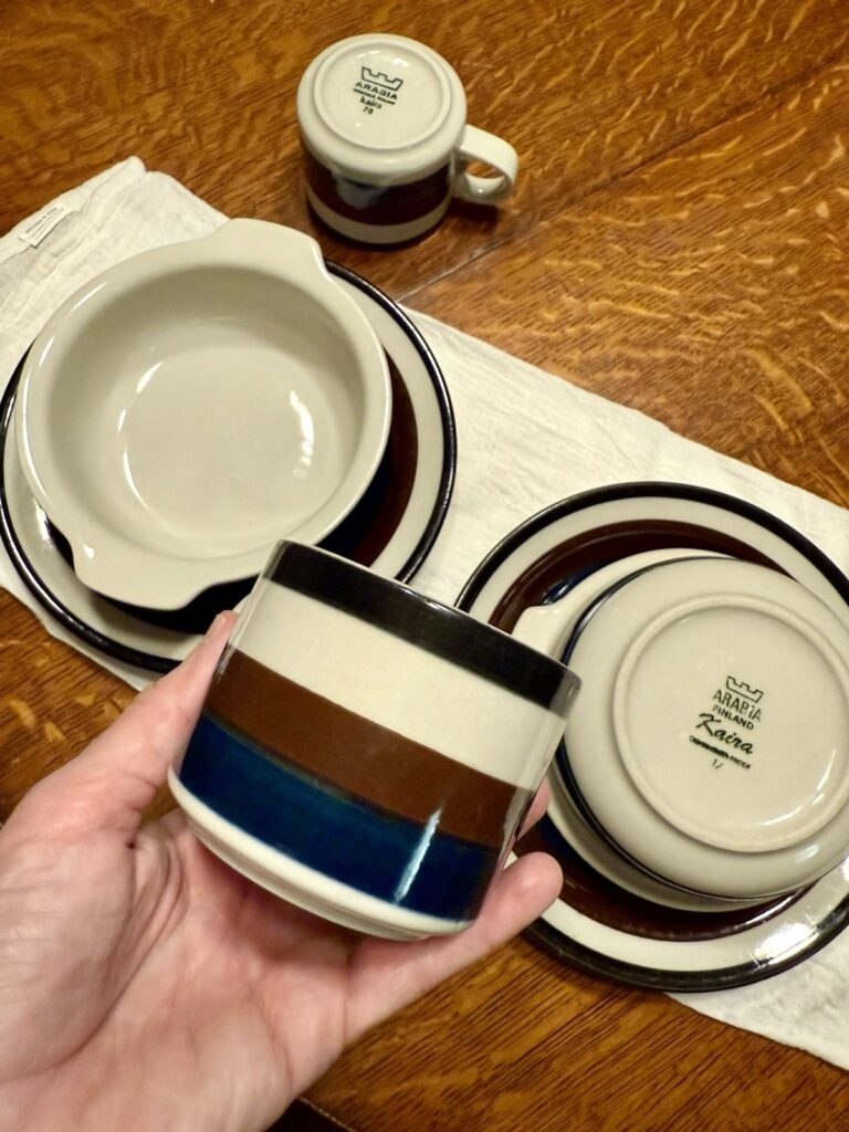 Read more about the article LOT OF 6 PIECES OF ARABIA FINLAND KAIRA CERAMIC DINNERWARE VINTAGE
