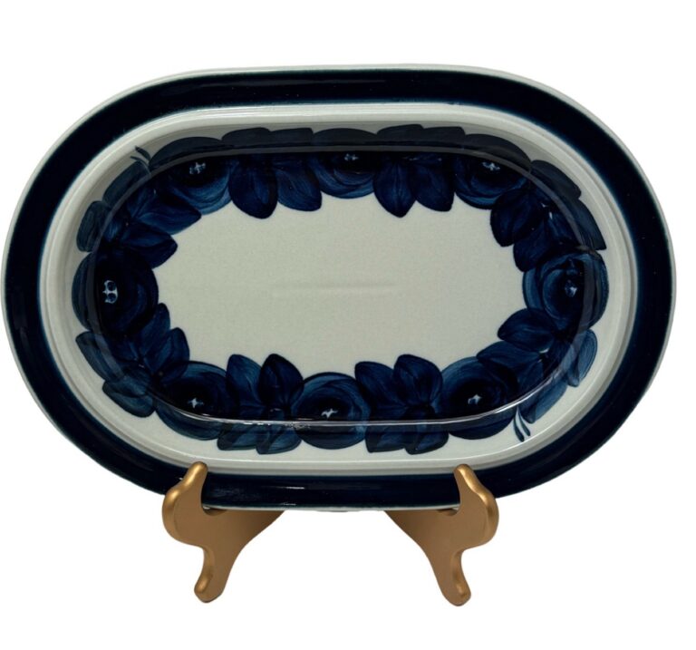 Read more about the article Arabia Finland Oval Serving Platter Anemone Blue Ulla Procope Signed 14.5” VTG
