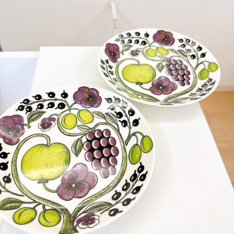Read more about the article Old logo Arabia ARABIA Paratissi Purple 2 plates 21cm