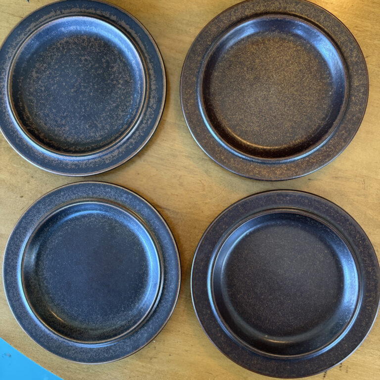 Read more about the article 4  Arabia Finland Stoneware Brown Ruska Salad Plates Ulla Procope Glaze flaws