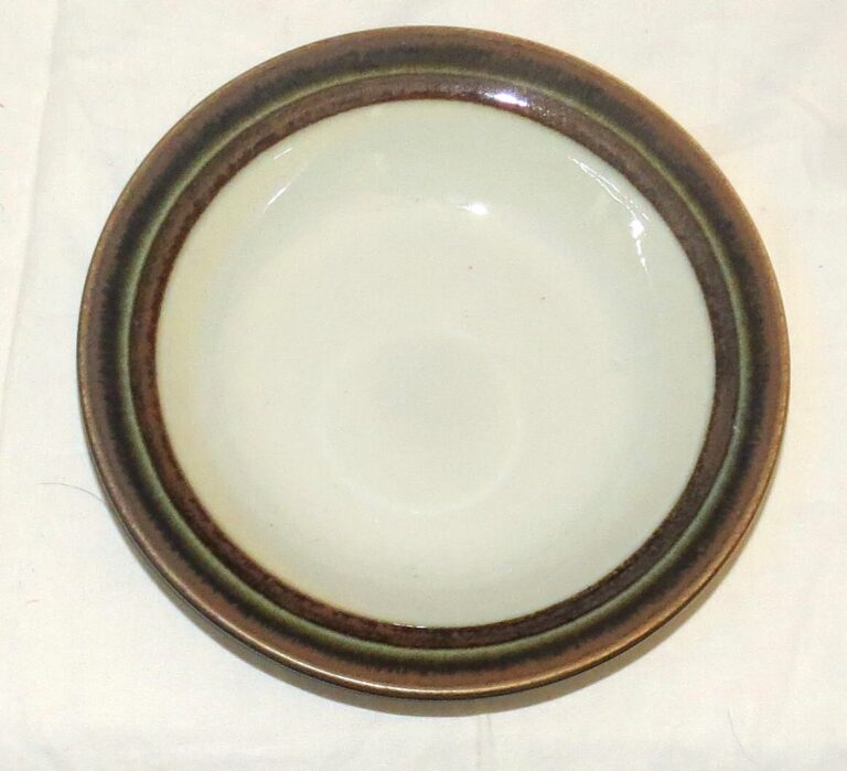 Read more about the article Arabia Finland Karelia 6.5/8 inch Rimmed Soup Cereal Bowl