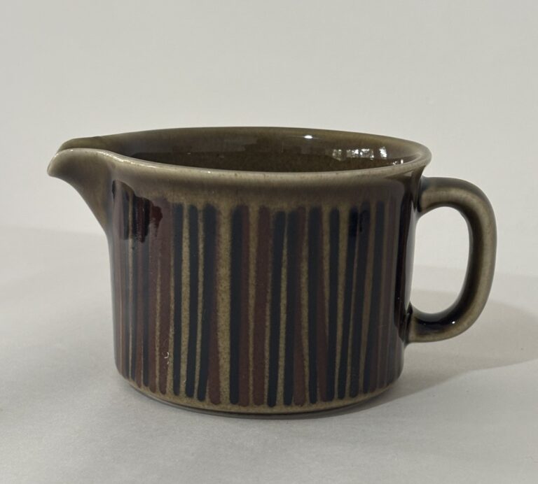 Read more about the article Vtg 60’s Arabia Kosmos Milk Jug / Creamer Pristine