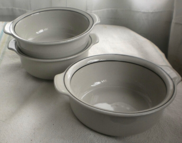 Read more about the article Vintage Arabia Finland Fennica Bowls Lot 3 Stoneware Dinner Salad Soup Brown