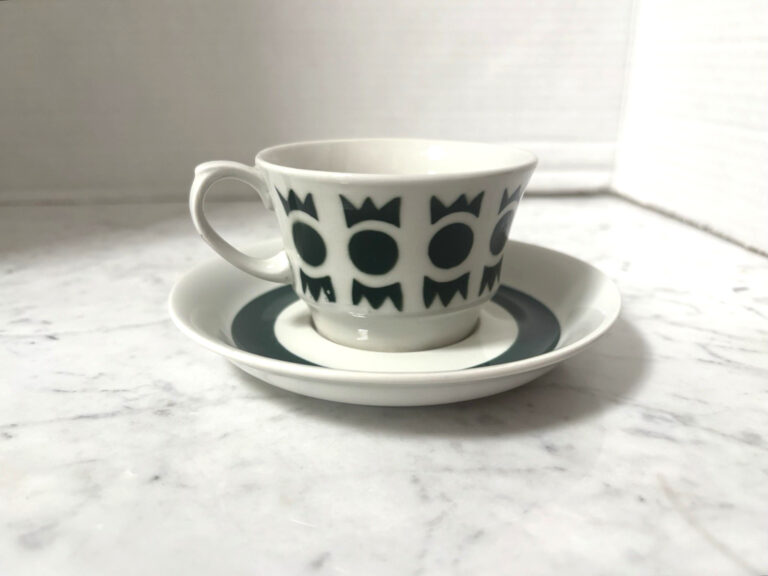 Read more about the article Arabia Finland Cup and Saucer Salla Green Coffee Tea Retro Pattern Demitasse Flaws