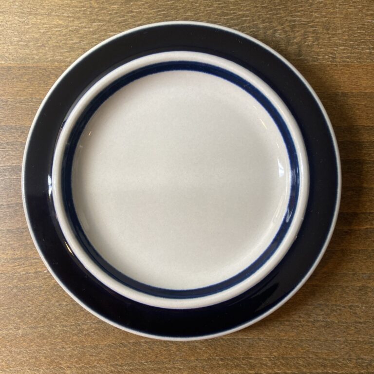 Read more about the article EUC Arabia Finland Anemone Blue and White Bread Plate 7″