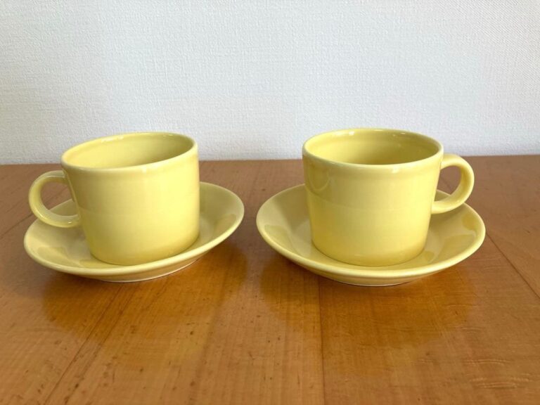 Read more about the article Arabia Iittala Teema Yellow CandS 2 customer set Crown logo